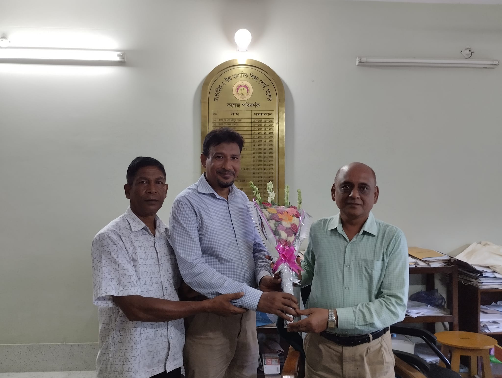নবনিযুক্ত কলেজ পরিদর্শক কে ফুলের শুভেচ্ছা, icmc, ichhali model college,imc